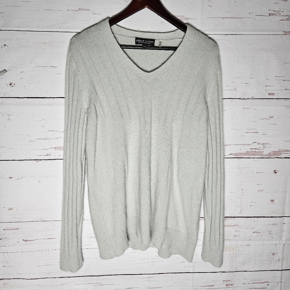 Repeat Luxury cashmere sweater. light green with ribbing details size L